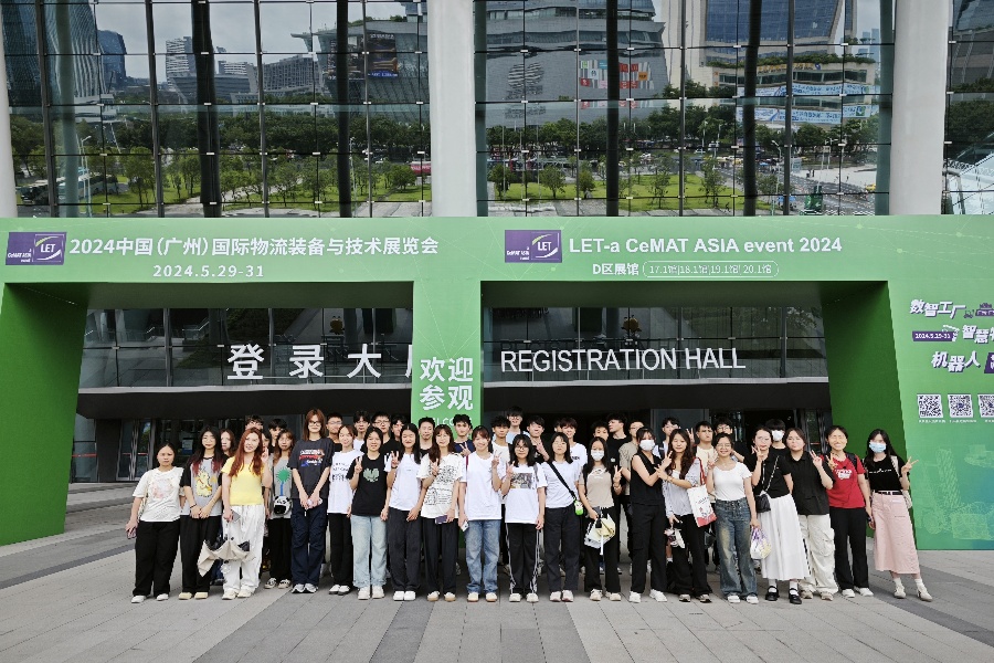 14 9428cn太阳集团古天乐物流管理专业学生深入2024国际物流装备与技术展览会,提升物流创新实践能力.jpg